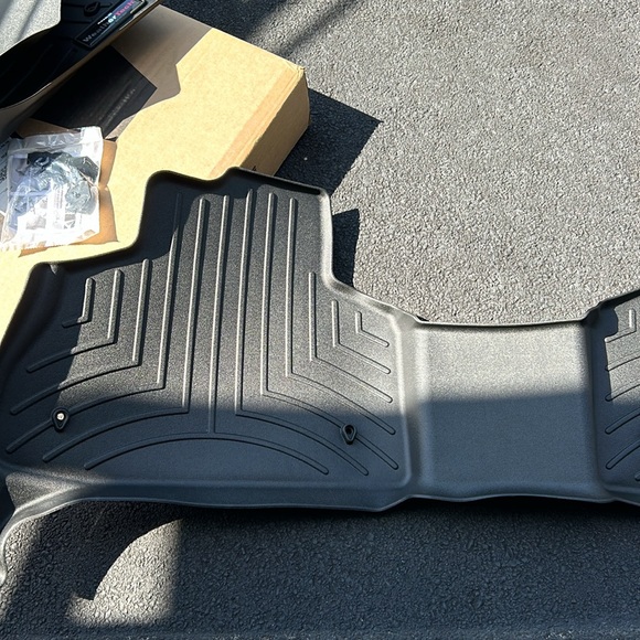 Weather Tech BMW X5 2024 model. Front and back seat covers. NWT - Picture 4 of 5